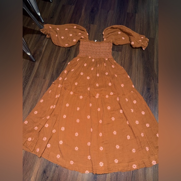 Nwot Free People Dahlia embroidered smocked maxi
Dress spring casual spring $160 - Picture 10 of 14